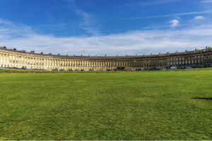 The royal crescent building in Bath, England